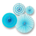 Set de 4 abanicos de papel PartyStore en tonos azul claro y brillante con diseños de rayas y lunares para decoración.