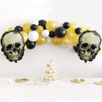 Arco de globos PartyStore con calaveras doradas de papel aluminio y globos de látex en blanco, negro y oro