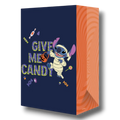 Bolsa dulcera PartyStore de Halloween con diseño de Stitch momia y frase Give Me Candy sobre fondo azul marino