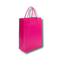 Bolsa de regalo mediana PartyStore color magenta con asas de cuerda trenzada, ideal para obsequios y celebraciones.
