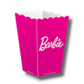 Caja de palomitas PartyStore color rosa intenso con el logo de Barbie para fiestas temáticas