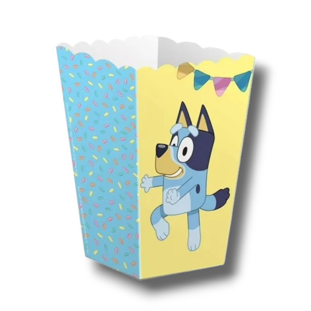 Caja de palomitas PartyStore con diseño de Bluey, fondo amarillo y patrón de confeti azul para fiestas infantiles