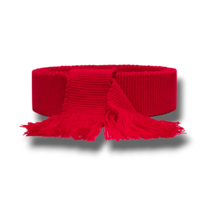 Cinturón rojo de tela con flecos de PartyStore, accesorio ideal para trajes típicos y celebraciones patrias.