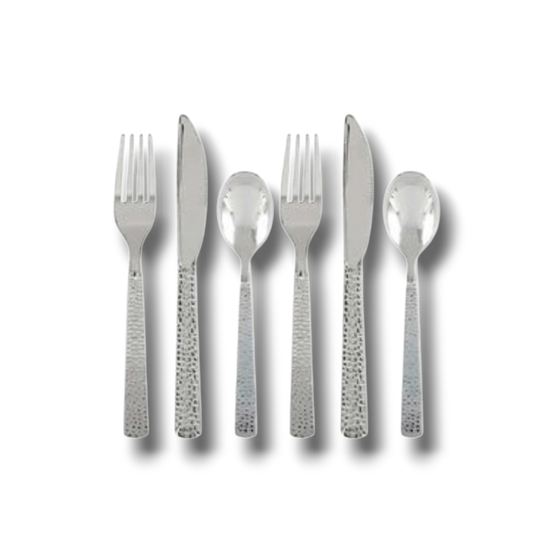 Set de cubiertos PartyStore de 24 piezas en color plata con acabado texturizado martillado en los mangos