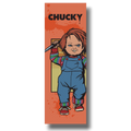 Decoración de puerta PartyStore con diseño de Chucky sosteniendo un cuchillo sobre fondo naranja con manchas de sangre