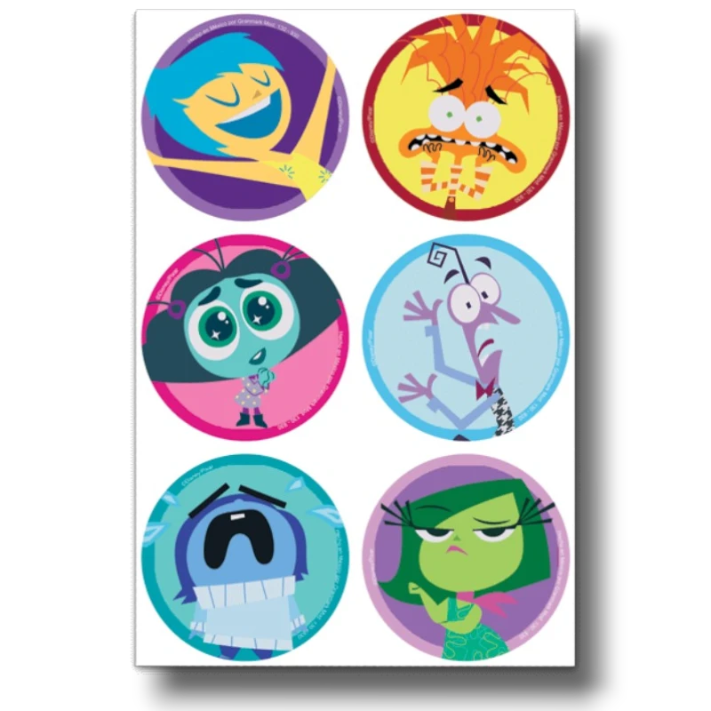 Set de 24 distintivos PartyStore con personajes de Intensamente 2 como Alegría, Ansiedad, Tristeza y Desagrado