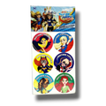Paquete de 12 distintivos PartyStore con diseños de personajes de DC Super Hero Girls para fiestas infantiles