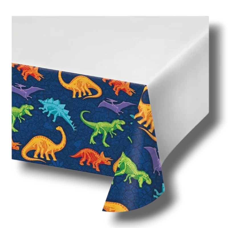 Mantel de mesa PartyStore con estampado colorido de dinosaurios sobre fondo azul marino para fiestas infantiles