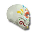 Mascara Sugar Skull de PartyStore con diseño de calavera mexicana en blanco con detalles coloridos pintados a mano