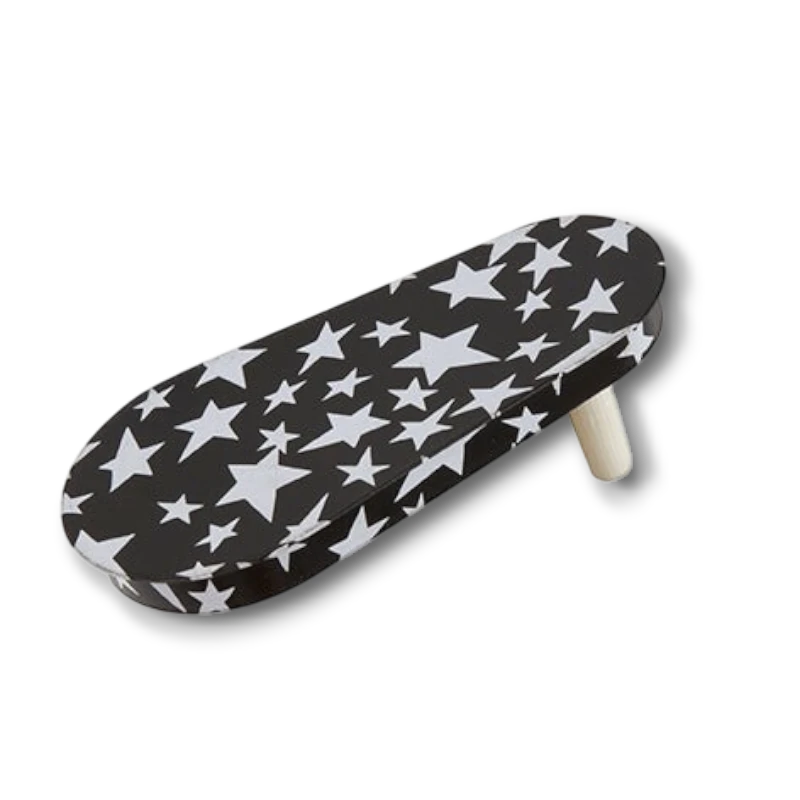Matraca PartyStore de madera con diseño de estrellas blancas sobre fondo negro para celebraciones y fiestas