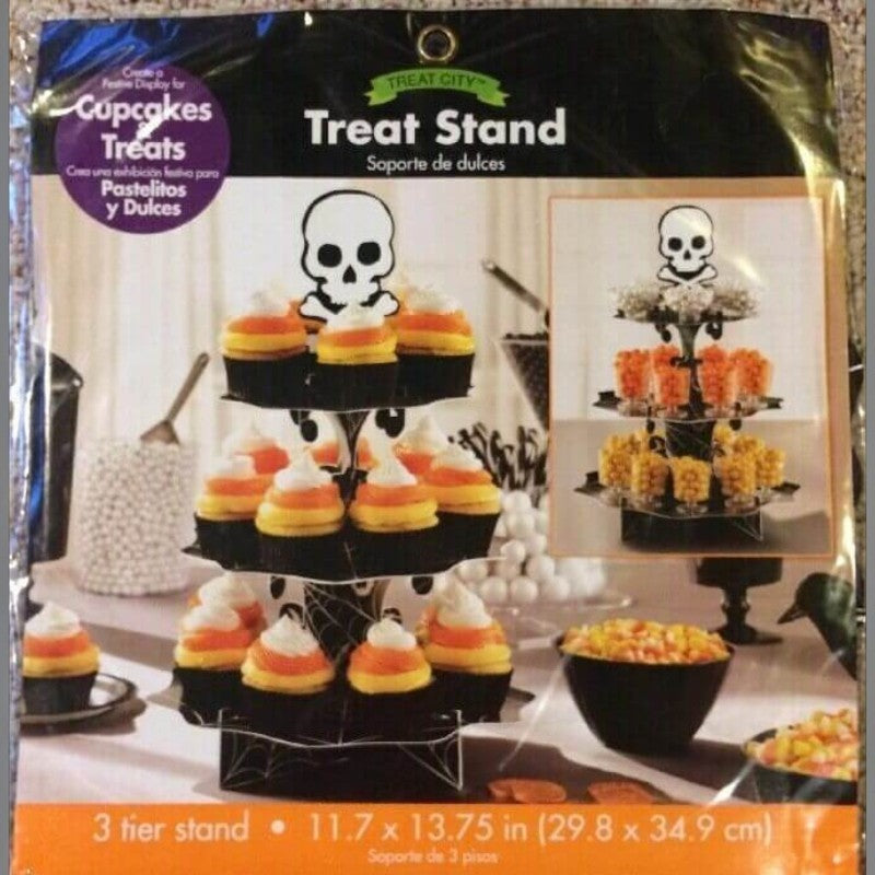 Soporte de tres niveles para dulces de Halloween PartyStore con diseño de calavera y telarañas