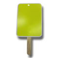 Tarjeta amarilla de PartyStore con mango de madera, accesorio ideal para fiestas temáticas y eventos deportivos