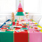Vaso PartyStore de 12oz con diseño de esferas navideñas coloridas sobre una mesa decorada para Navidad