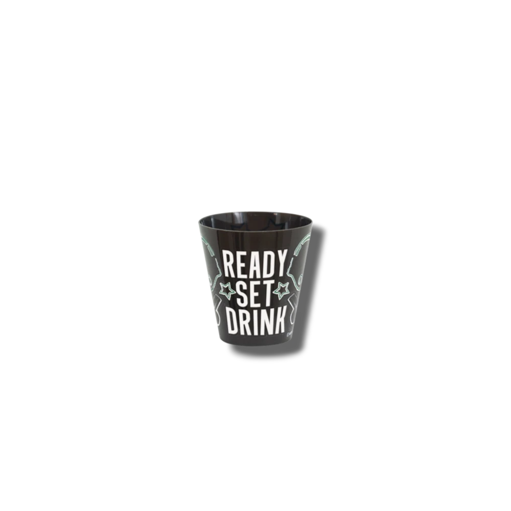 Vaso de shot PartyStore negro con diseño de fútbol y texto blanco Ready Set Drink para fiestas temáticas