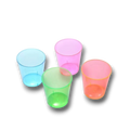 Set de 12 vasos de shot PartyStore en colores neón translúcidos, ideales para fiestas y eventos.