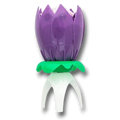 Vela musical PartyStore con forma de flor de loto morada, pétalos de plástico y base blanca para pastel de cumpleaños.